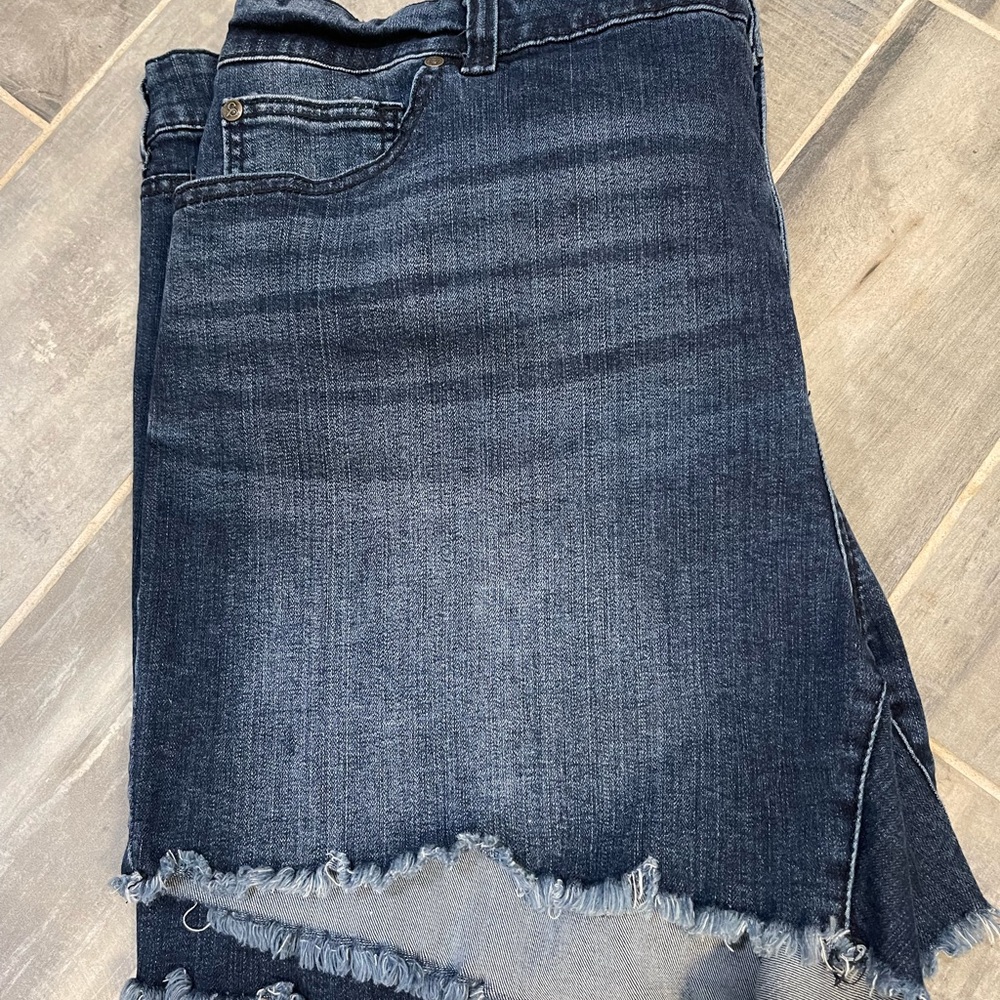 Woman’s Shorts - Celebrity Pink - size 22